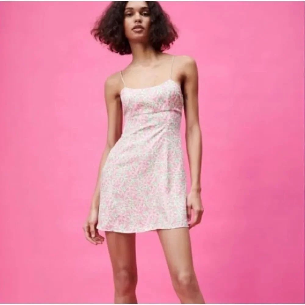 ✨Zara Pink Floral Mini Dress✨